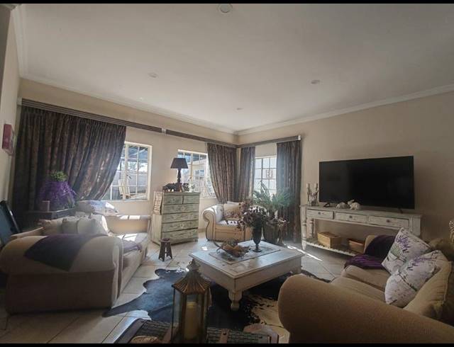 3 BEDROOM HOUSE FOR SALE IN PRETORIA GARDENS